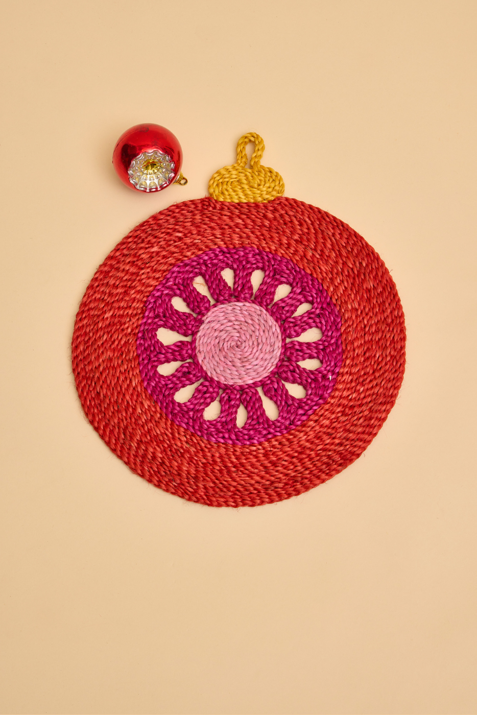 Red Round Bauble Placemat (PRE-ORDER: arrival end Oct)
