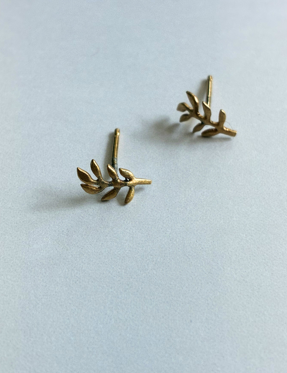 gold leaf stud earrings