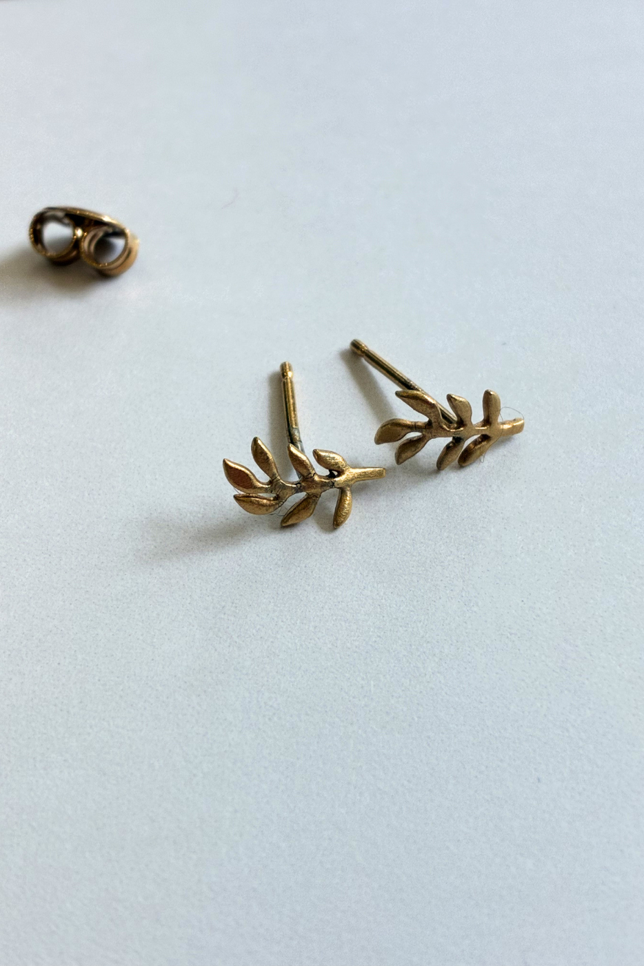 gold leaf stud earrings 