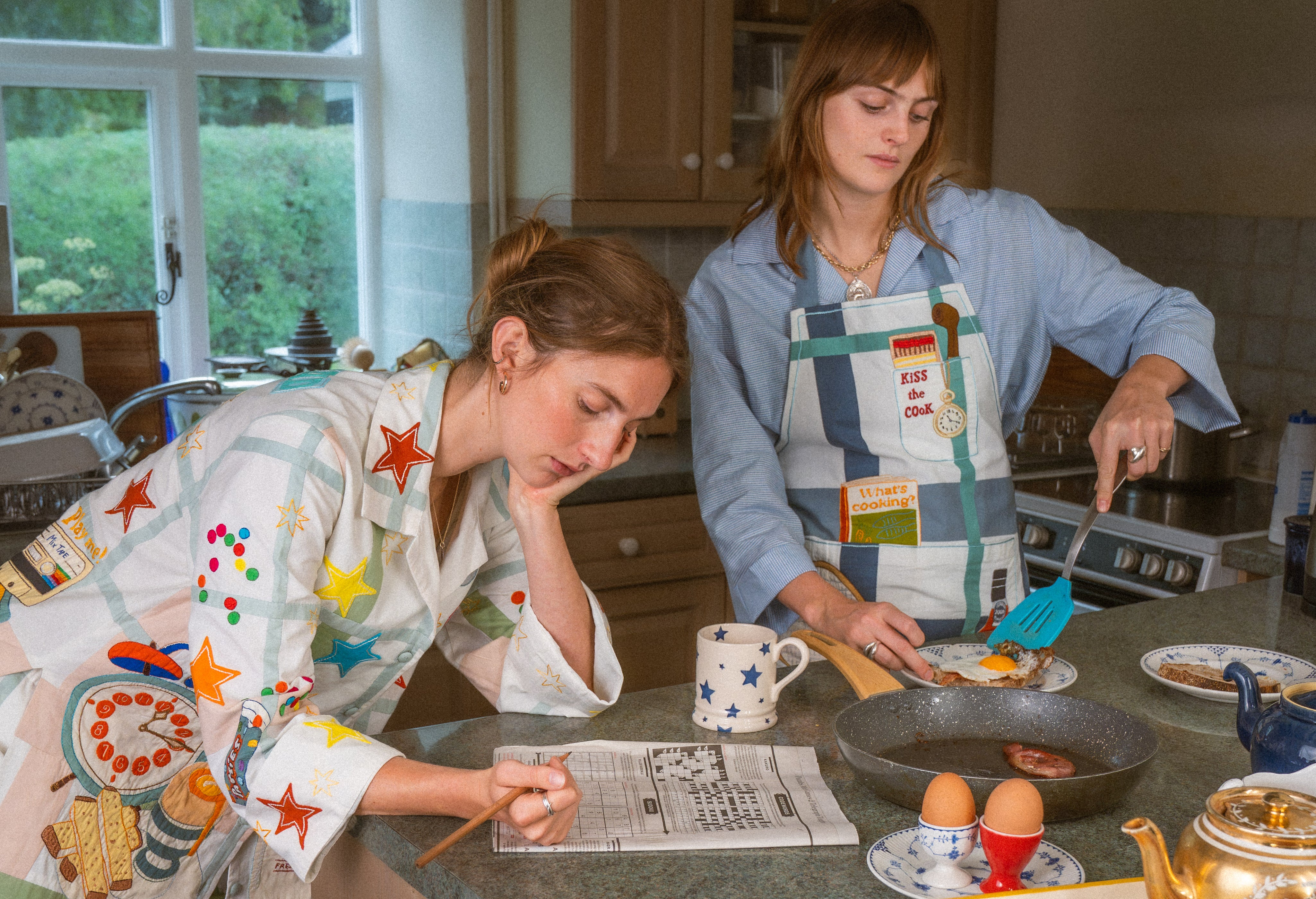 Bottoms Up Apron [Preorder: Mid-End October]