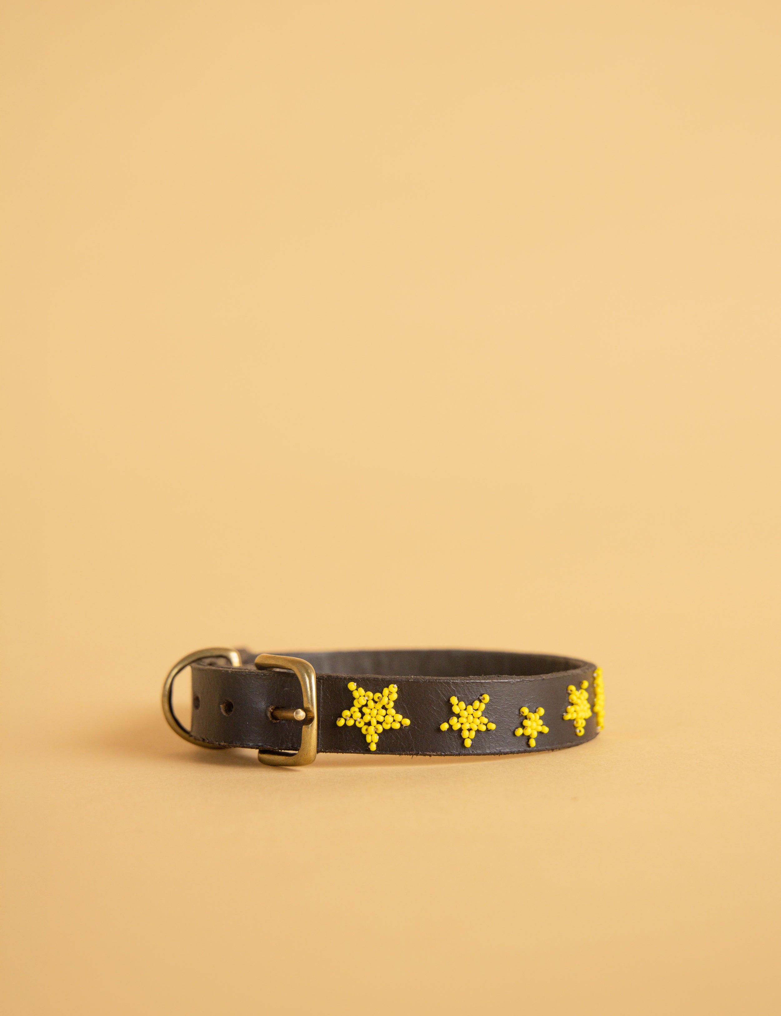 staryellowbeadeddogcollar.jpg
