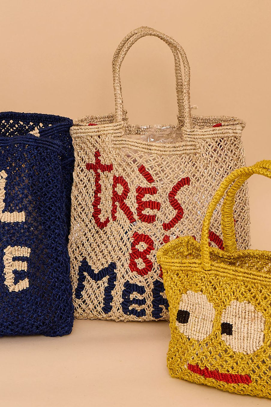 Très Bien Merci - Natural, scarlet and indigo
